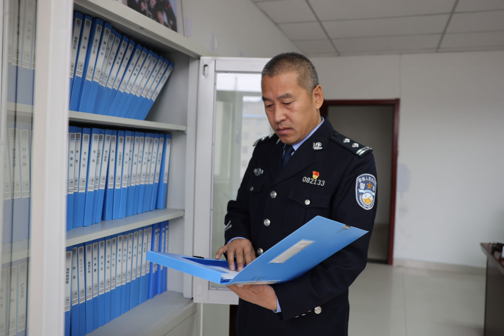 缅怀公安战线牺牲的忠诚卫士 缅怀公安战线牺牲的忠诚卫士