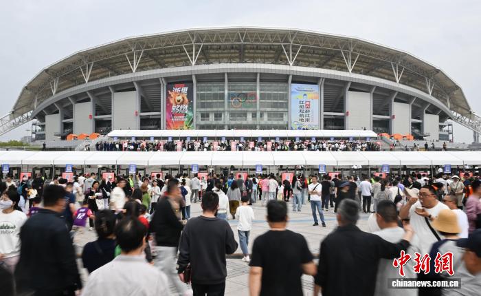 2026浙江省城市足球联赛揭幕战在嘉兴开赛