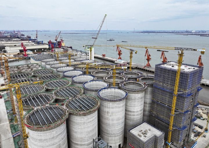 总书记激励干部群众奋力谱写服务业高质量发展新篇章