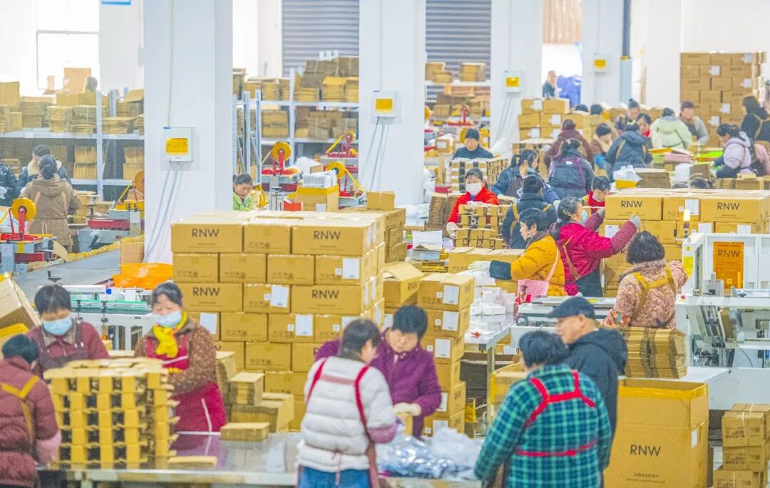 经济热点快评丨新时代首次召开全国服务业大会,有何深意?