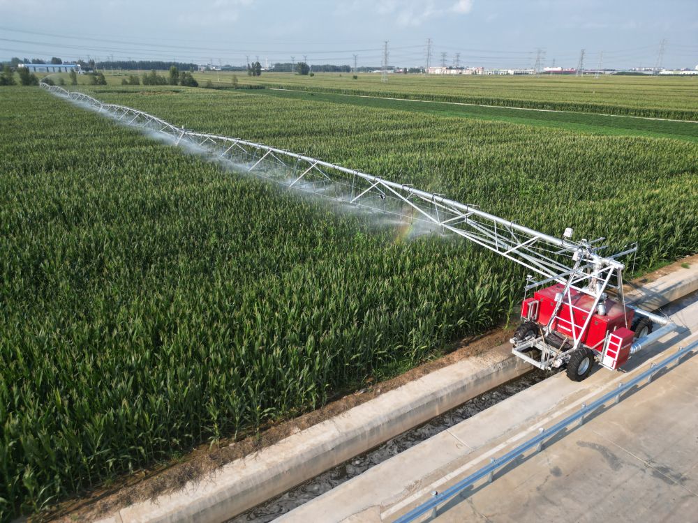 希望的田野上，春耕绘丰景