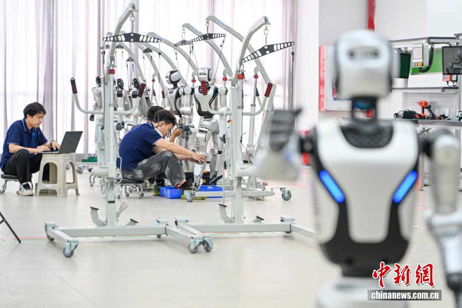 深圳首条人形机器人中试产线投运