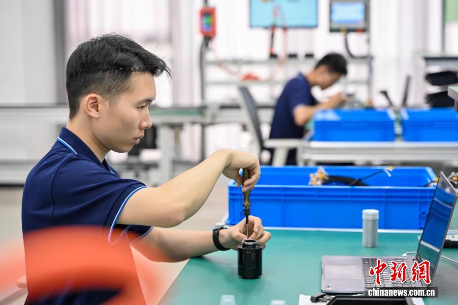 深圳首条人形机器人中试产线投运