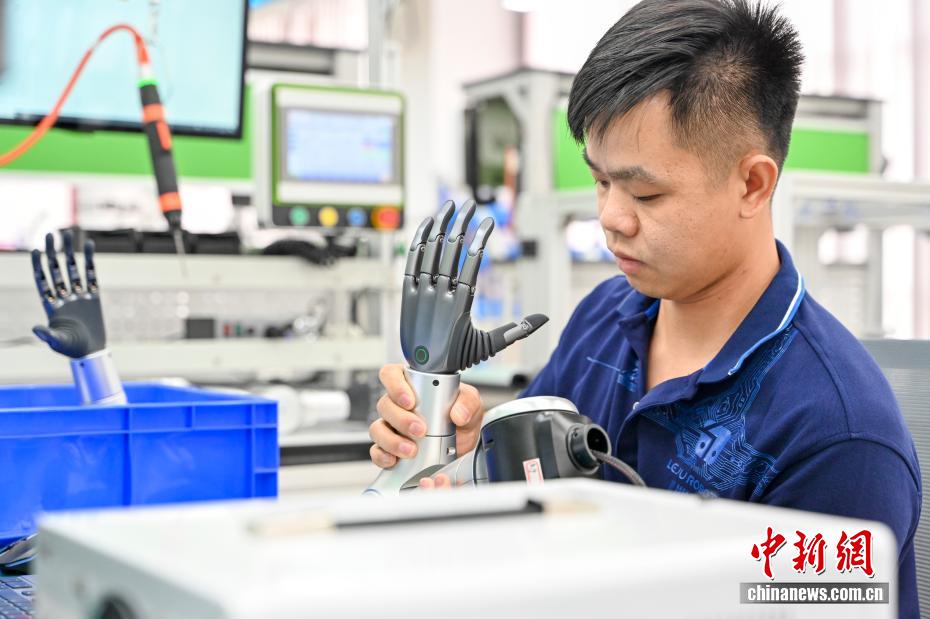 深圳首条人形机器人中试产线投运