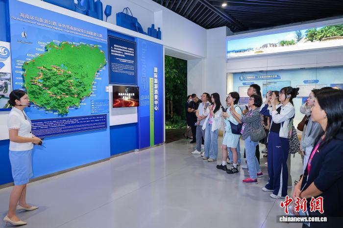 开局之年看中国·开放自贸港：一个成果展，何以吸引人流不断？