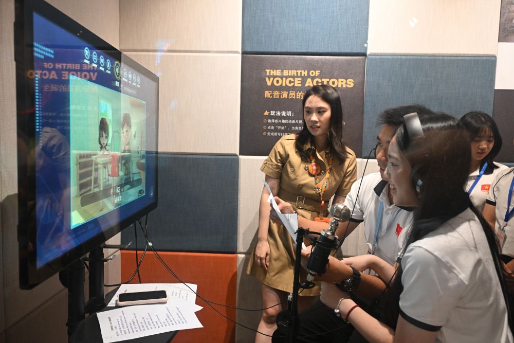 200名越南青少年在华开启“红色研学之旅”