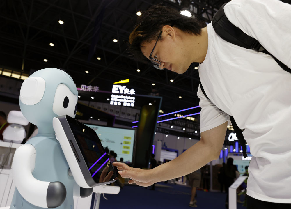 第六届消博会:AI绘就消费新图景 第六届消博会:AI绘就消费新图景