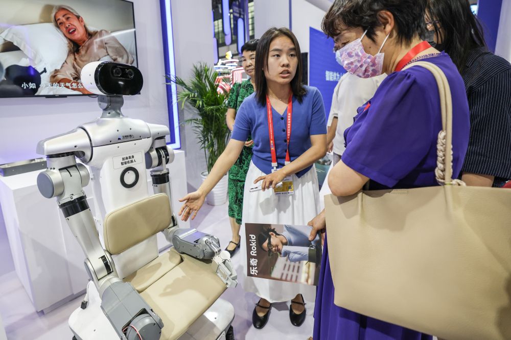 第六届消博会:AI绘就消费新图景 第六届消博会:AI绘就消费新图景