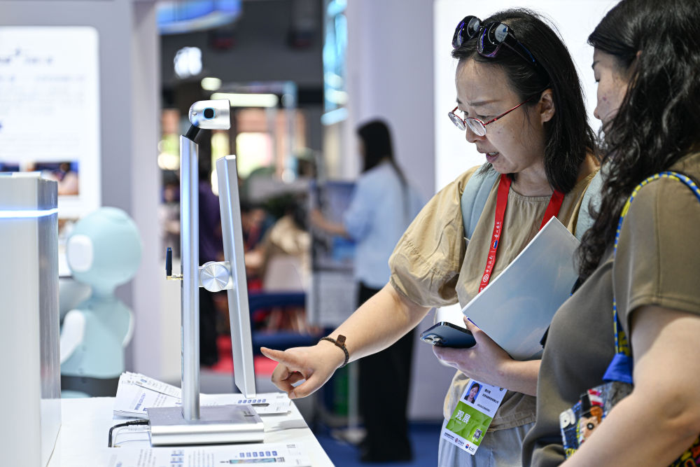 第六届消博会:AI绘就消费新图景 第六届消博会:AI绘就消费新图景