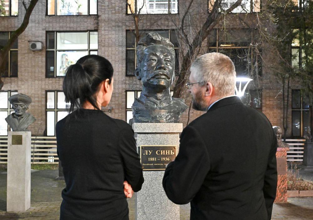 以书为桥，习近平主席这样阐释文明交流互鉴