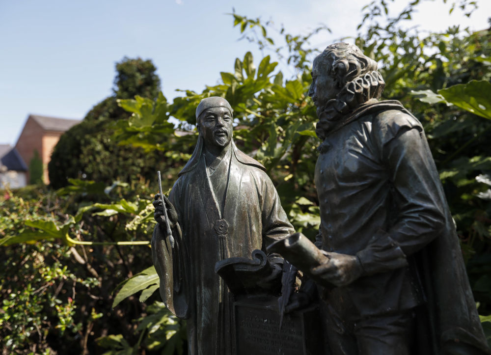 以书为桥，习近平主席这样阐释文明交流互鉴