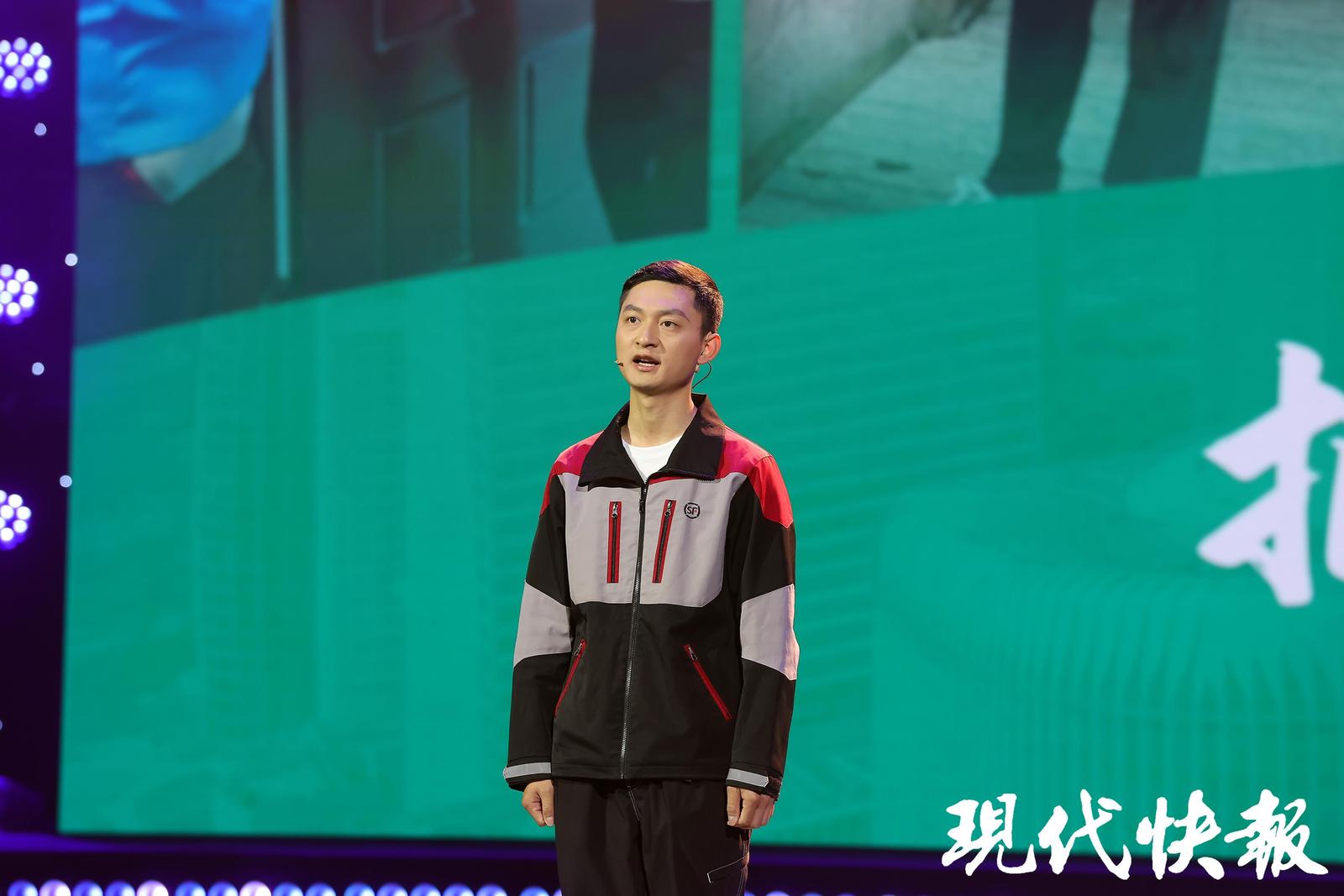 【理响中国】快递小哥6年边跑单边进修，把小包裹送出大价值