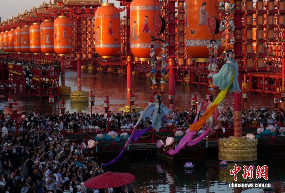 五一假期接近尾声 各大景区热度不减