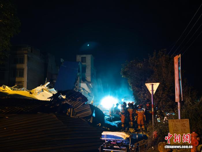 广西柳州5.2级地震造成13栋房屋倒塌 3人失联