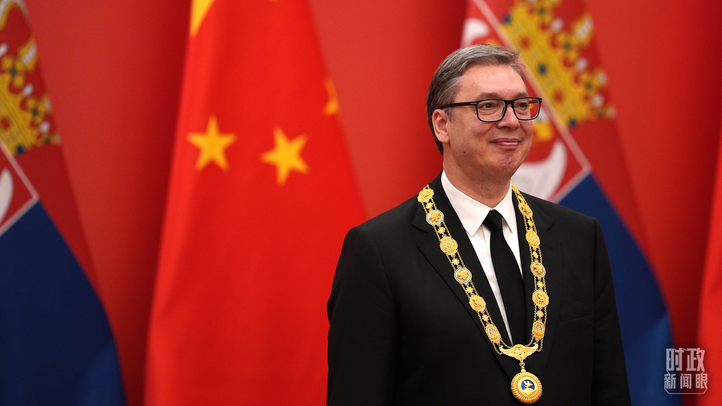 时政新闻眼丨北京再聚首,“铁杆朋友”达成哪些重要成果? △塞尔维亚总统武契奇在授勋现场。(总台记者李晋拍摄)