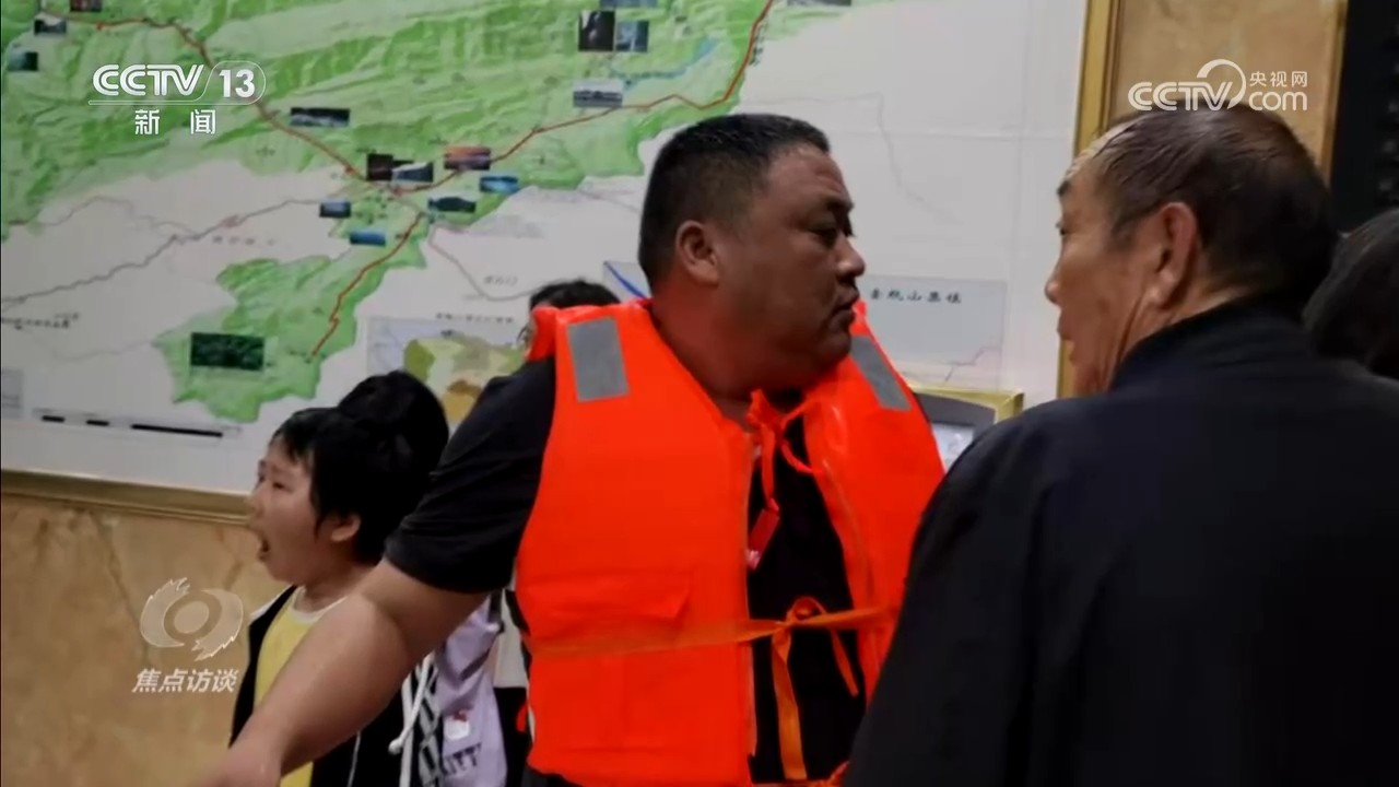 焦点访谈|闻汛而动!党旗在防汛救灾一线高高飘扬