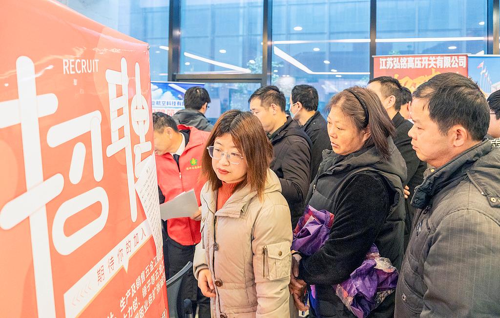 @在城镇打拼的你 这份文件事关住房、就医、子女入学