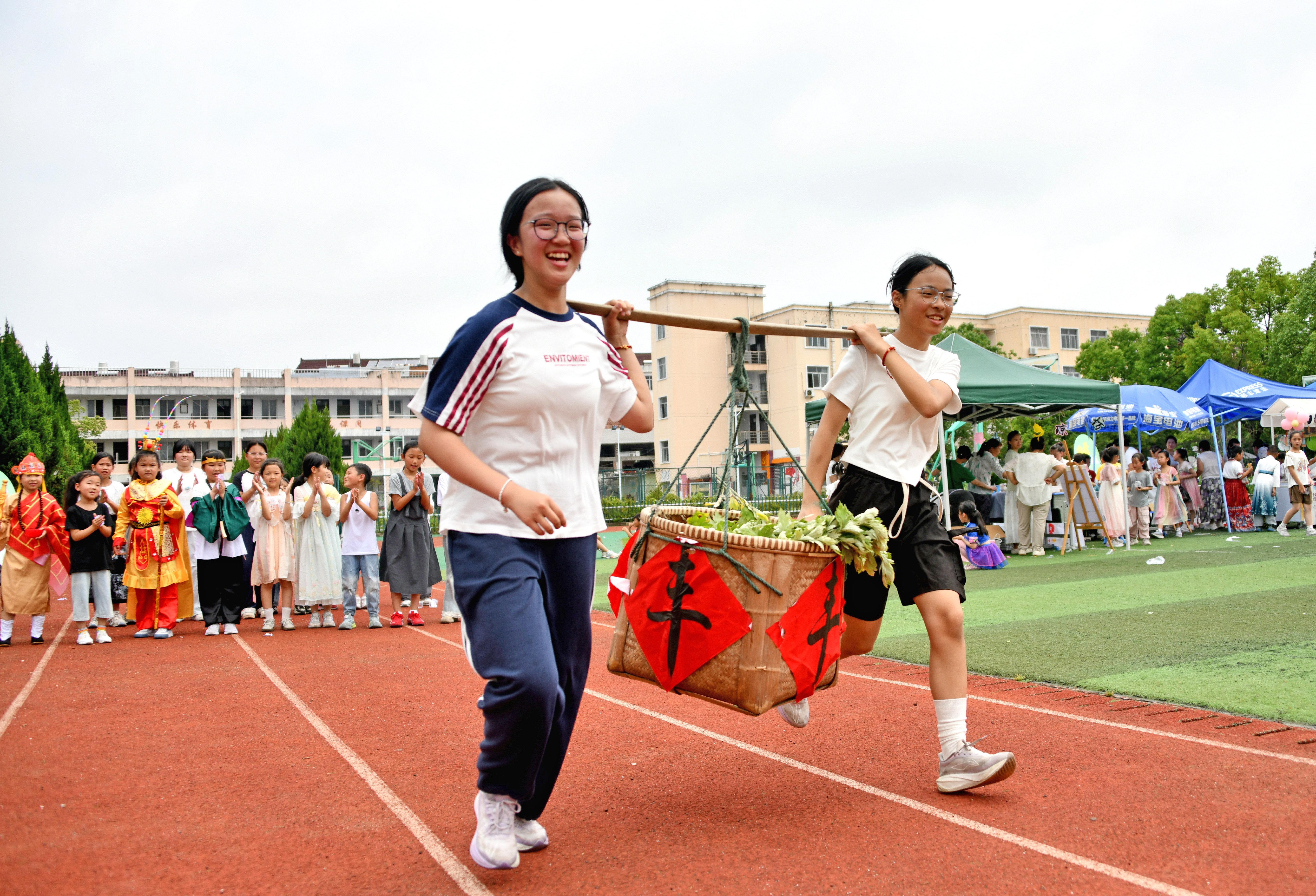 多彩活动迎“六一”