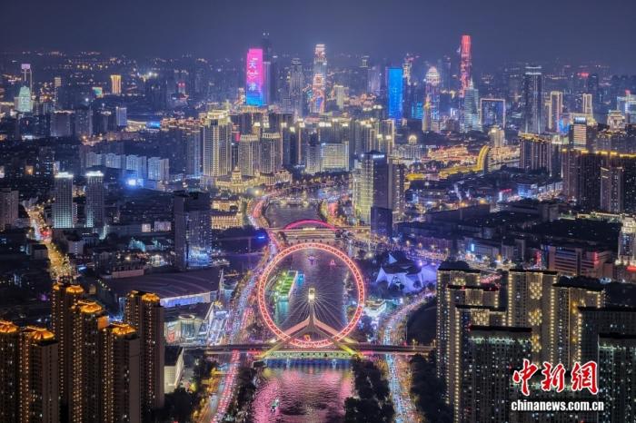 城市赋能，一座向港而生的现代化大都市崛起