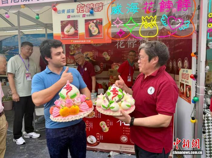 香港家乡市集风味纷呈 各国人士乐享中华美食