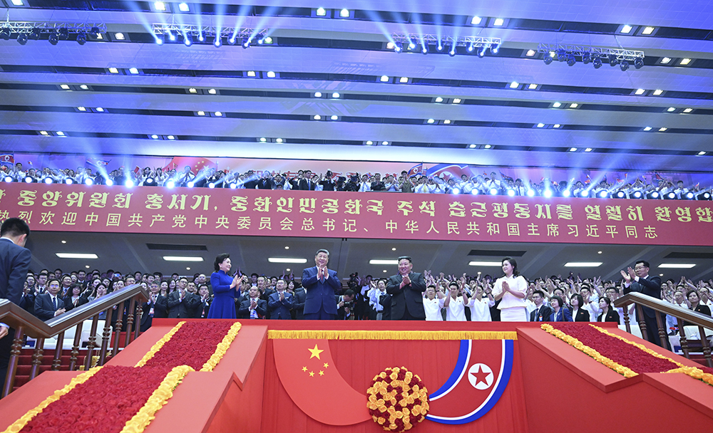 习近平和彭丽媛观看朝鲜专场文艺演出
