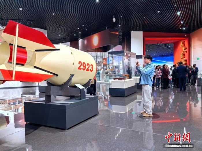 青春华章·“两弹一星”铸丰碑：我们在金银滩草原“追星”