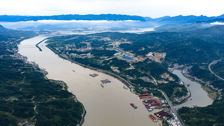 “中国经济圆桌会”共话三峡水运新通道
