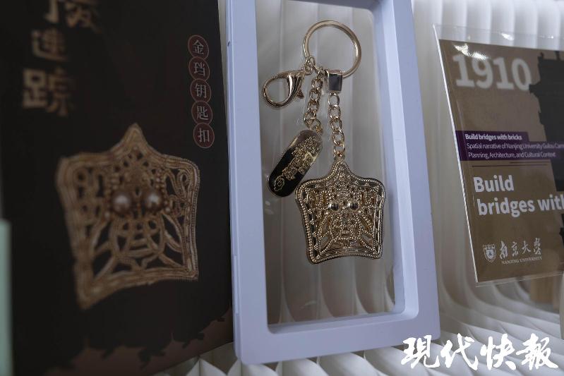 文化中国行 | 从博物馆展柜到年轻人的书包,文物正在“活”起来 文化中国行 | 从博物馆展柜到年轻人的书包,文物正在“活”起来