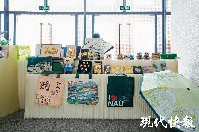 文化中国行 | 从博物馆展柜到年轻人的书包,文物正在“活”起来 文化中国行 | 从博物馆展柜到年轻人的书包,文物正在“活”起来