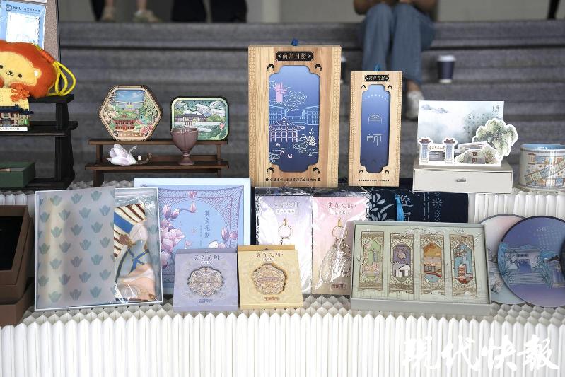 文化中国行 | 从博物馆展柜到年轻人的书包,文物正在“活”起来 文化中国行 | 从博物馆展柜到年轻人的书包,文物正在“活”起来