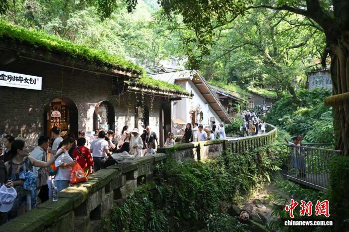 三百年古村落金刚碑的“新旧共生”