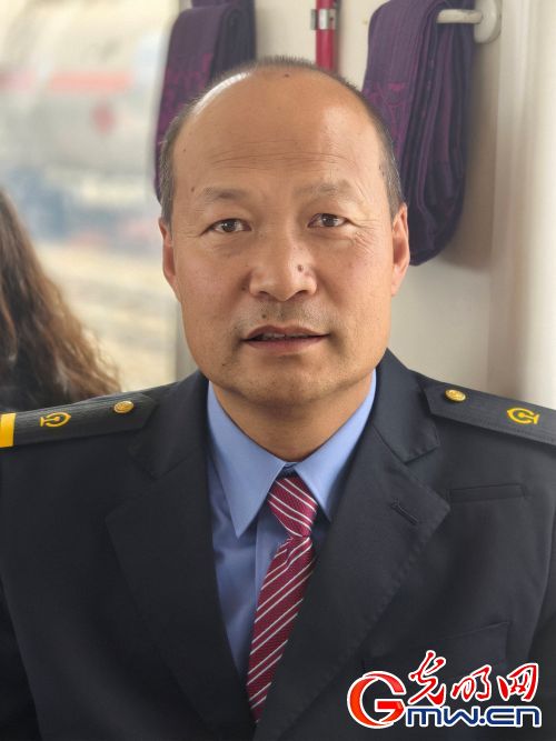 【见证天路变迁】驾驶火车在青藏线上跑了5400多次