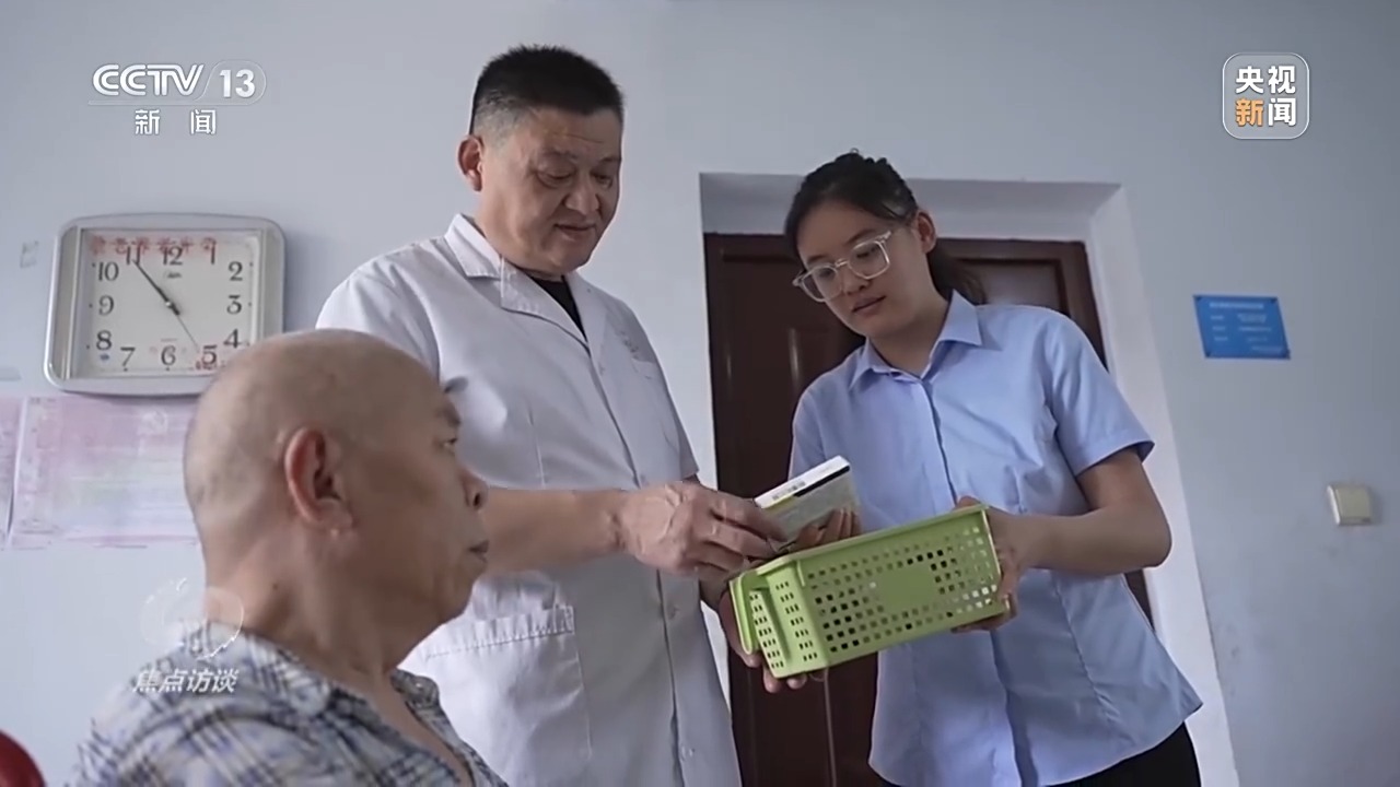 焦点访谈丨物质+服务 社会救助法为困难群众撑起“暖心伞”