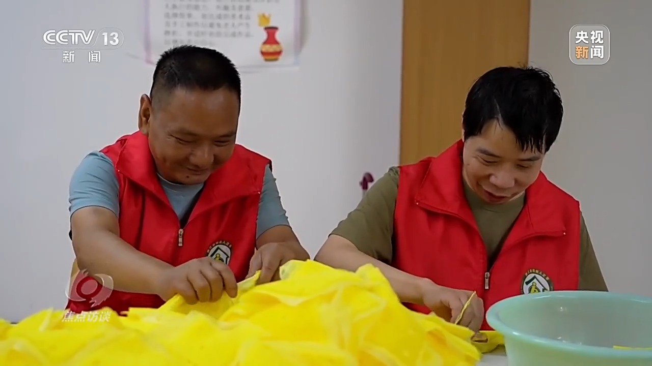 焦点访谈丨物质+服务 社会救助法为困难群众撑起“暖心伞”