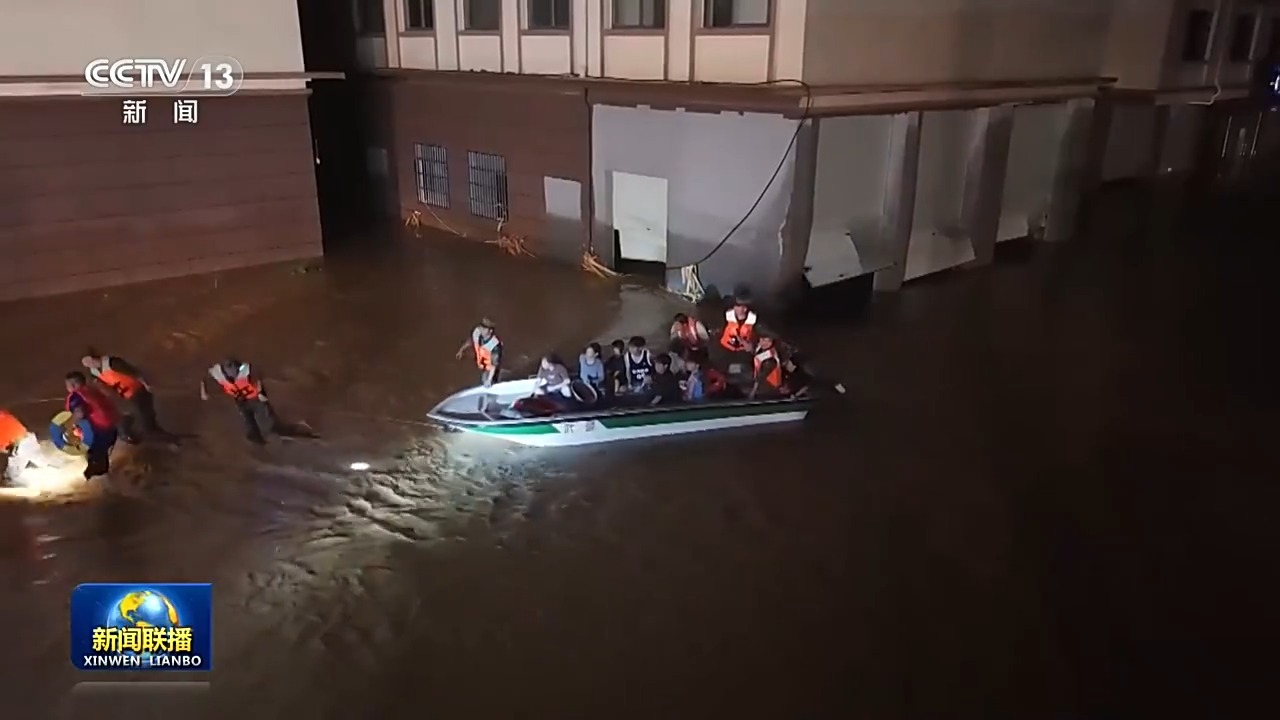 多地遭遇极端天气 各地各部门全力组织抢险救援