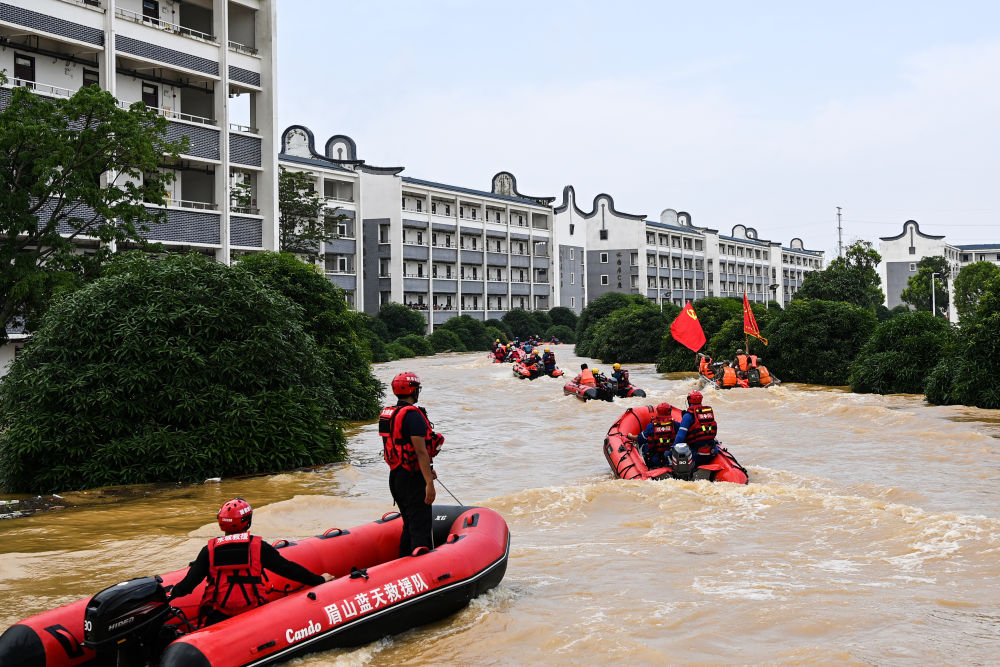 众志成城 抢险救援——广西抗洪救灾一线见闻 众志成城 抢险救援——广西抗洪救灾一线见闻