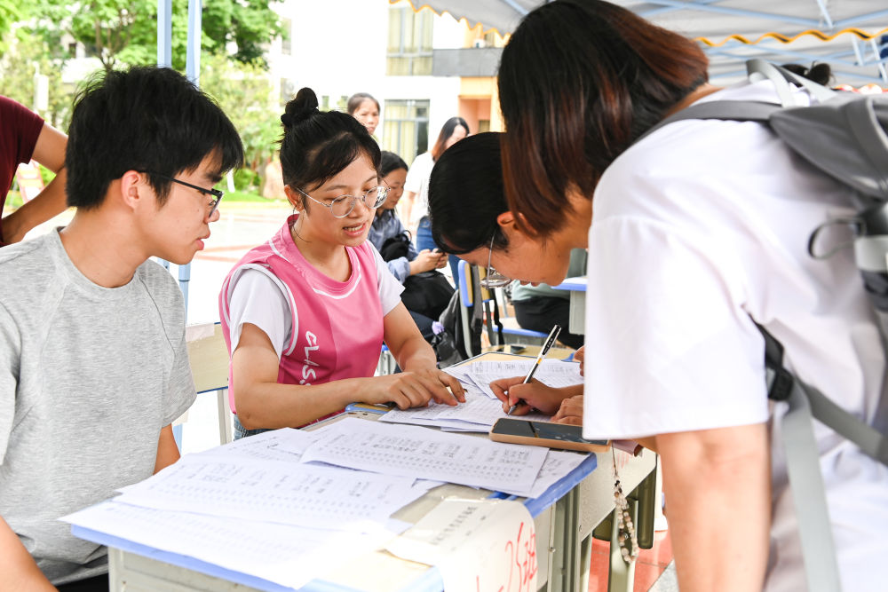 众志成城 抢险救援——广西抗洪救灾一线见闻 众志成城 抢险救援——广西抗洪救灾一线见闻