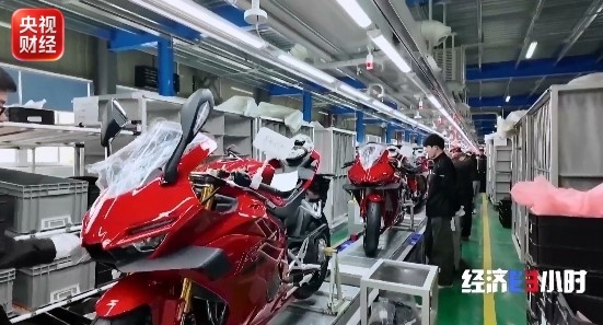 “大块头”硬核、“小个头”出圈 传统产业上半年表现亮眼