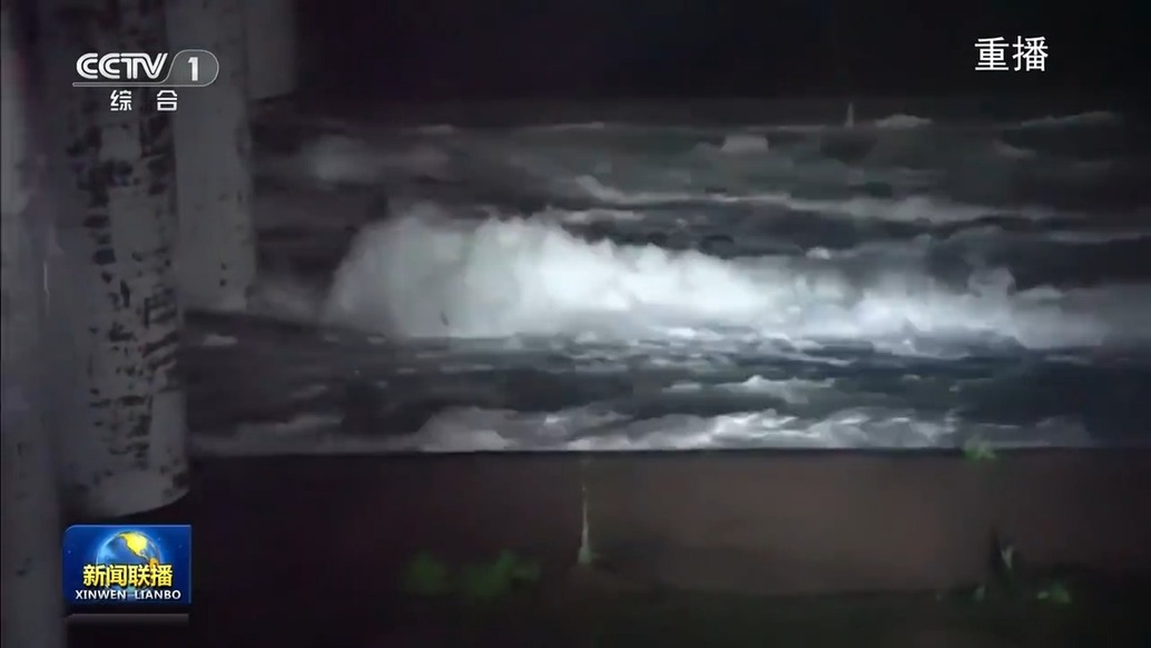 党旗在基层一线高高飘扬丨闻汛而动!风雨之夜的暖心守护