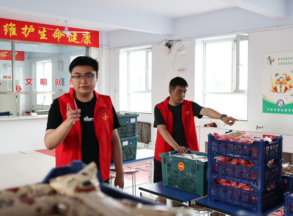 基层一线党旗红丨党员在抗洪救灾一线