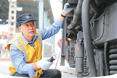 青藏铁路工作者——守护雪域天路平安畅通