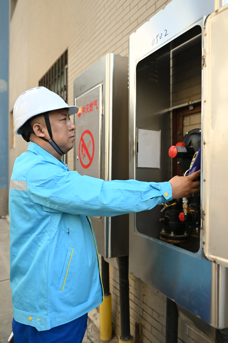 罗洋:零下30℃坚守一线 以热血守护亚冬会烟火气 罗洋:零下30℃坚守一线 以热血守护亚冬会烟火气