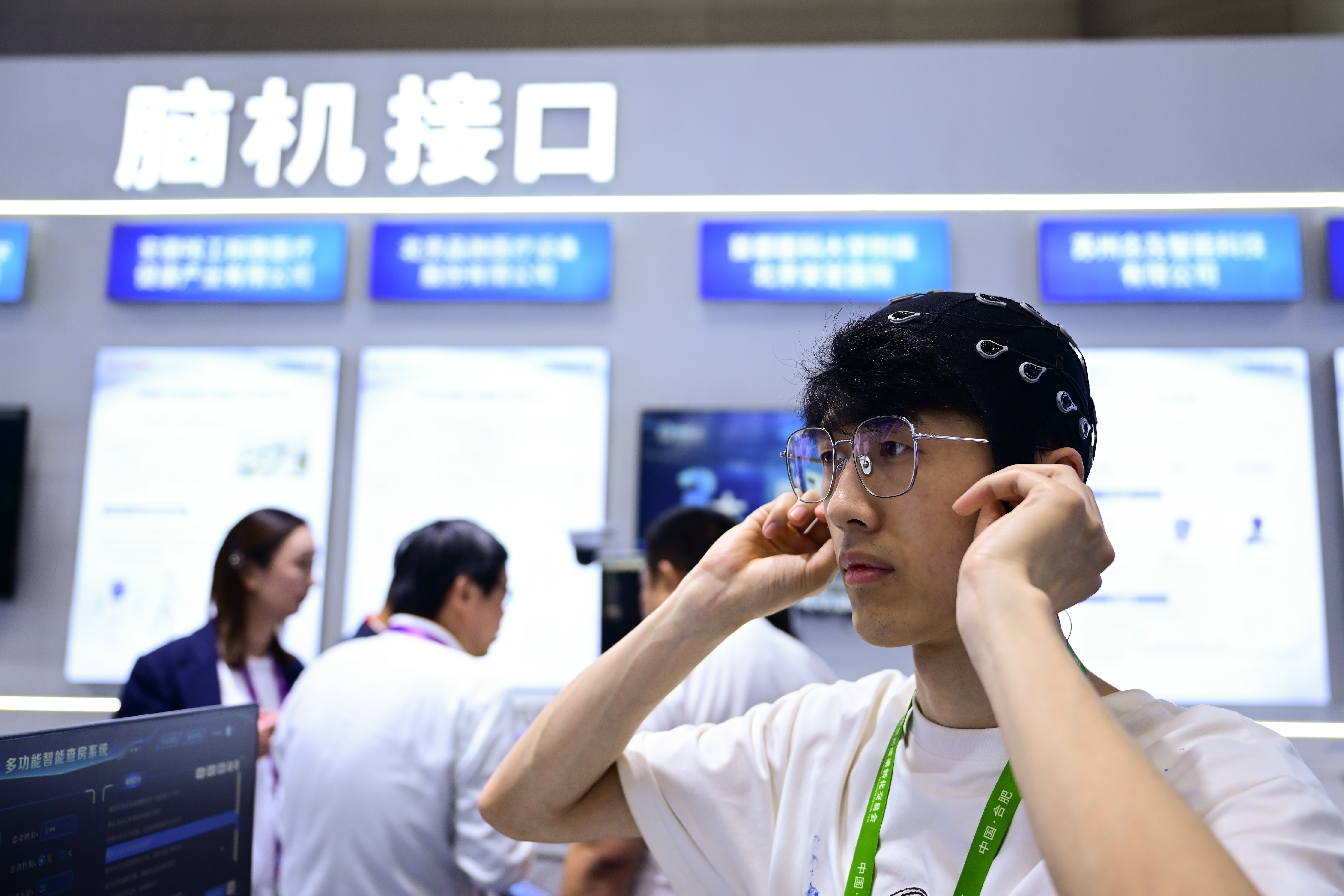 人工智能发展的中国之道:前瞻布局 健康发展