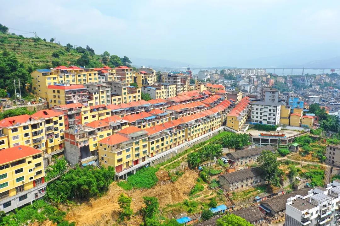 人民之心|渔船里的政绩观答卷 福建省福安市下白石镇下岐村新貌(无人机拍摄)。