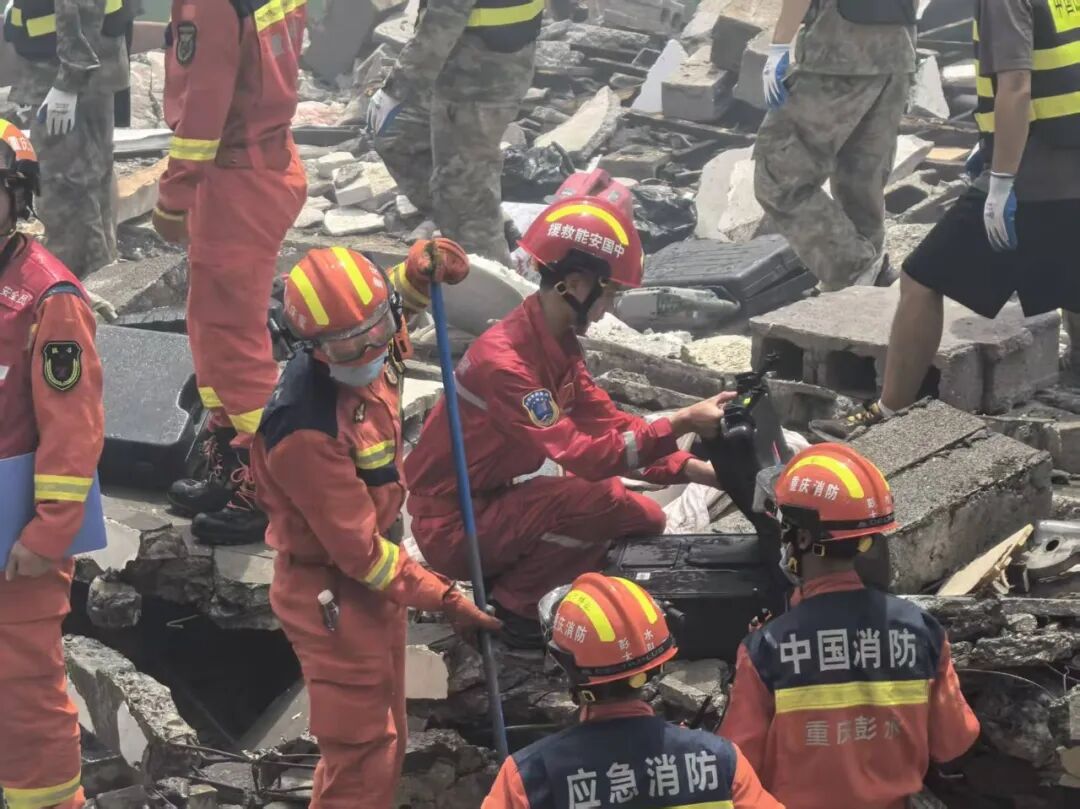 加紧救援,全力搜寻!重庆彭水山体崩塌抢险最新消息→