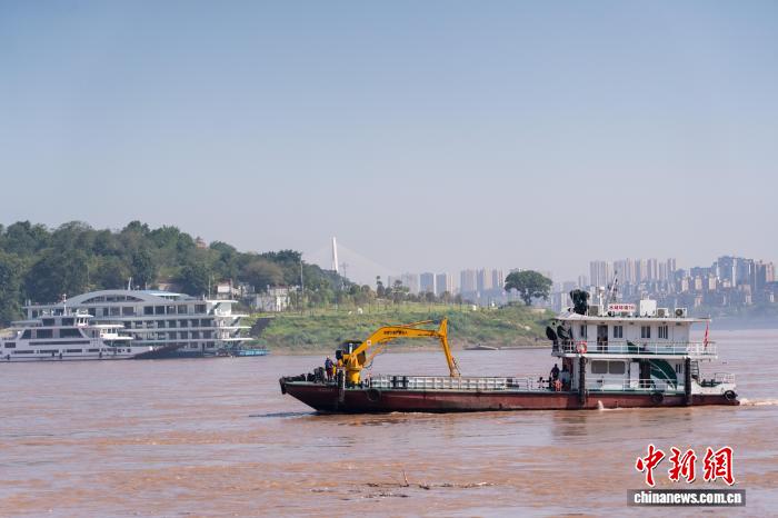 从“一把捞网”到“机械赋能” 重庆126公里水域的清漂之变