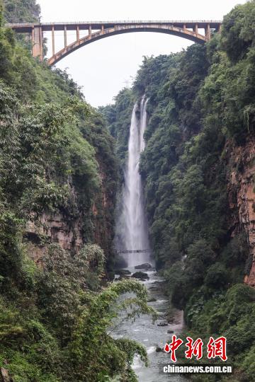 贵州兴义马岭河峡谷风光壮丽