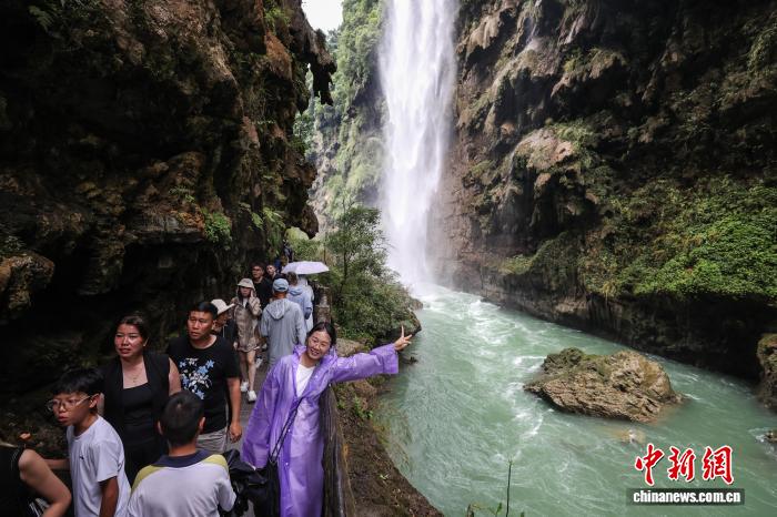 贵州兴义马岭河峡谷风光壮丽