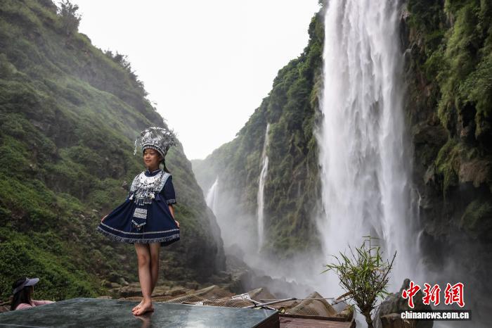 贵州兴义马岭河峡谷风光壮丽