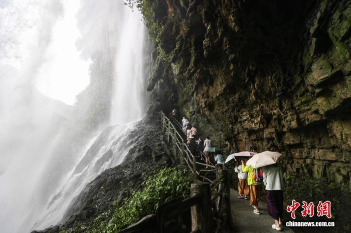 贵州兴义马岭河峡谷风光壮丽